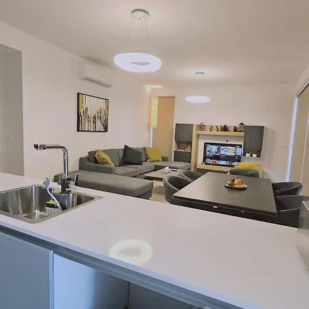 Diamond Apartment *