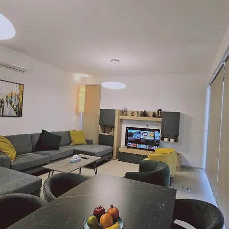 Diamond Apartment *